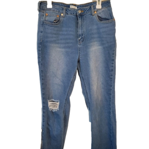 AVEC Les Filles Distressed and Raw Hem Straight Leg Cropped Jeans - Picture 2 of 10
